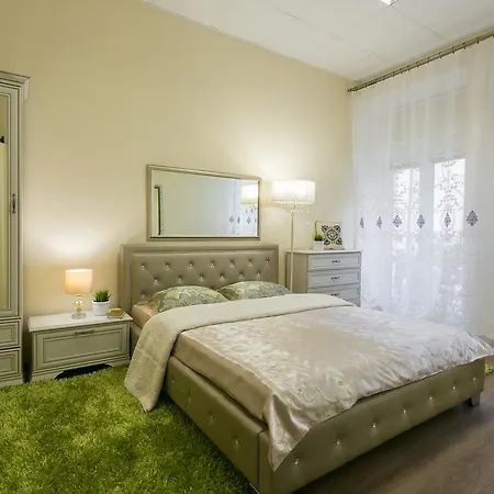 Apartament 4komntnyie Apartamienty Karla Marksa 19 S Balkonom *