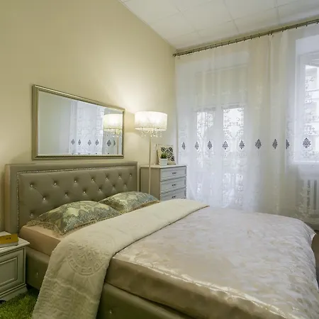 Апартаменти 4komntnyie Apartamienty Karla Marksa 19 S Balkonom *