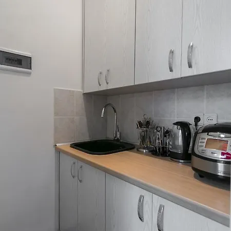 Апартаменти 4komntnyie Apartamienty Karla Marksa 19 S Balkonom *