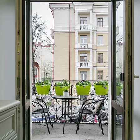 Апартаменти 4komntnyie Apartamienty Karla Marksa 19 S Balkonom *