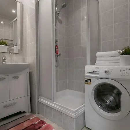 4komntnyie Apartamienty Karla Marksa 19 S Balkonom * Mińsk