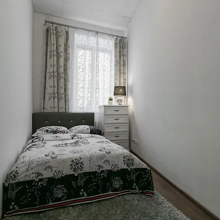 Apartament 4komntnyie Apartamienty Karla Marksa 19 S Balkonom *